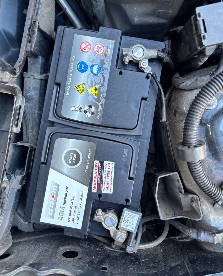 Akumulator zamontowany w Mercedes-Benz C-Klasa W204 C200 CDI start-stop 2010